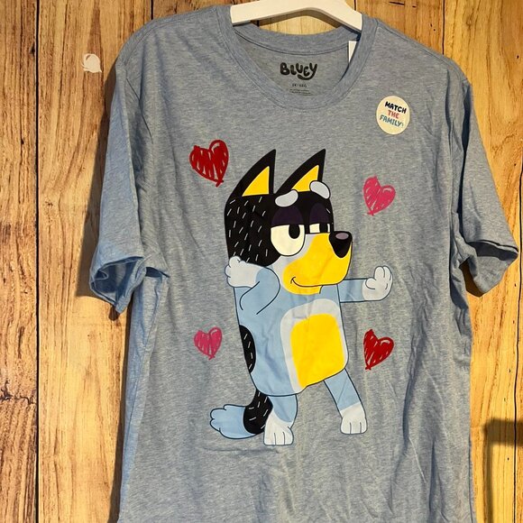 Disney Bluey Bandit Bingo Chilli Unisex Softstyle T-Shirt Tee NWT - Picture 1 of 1